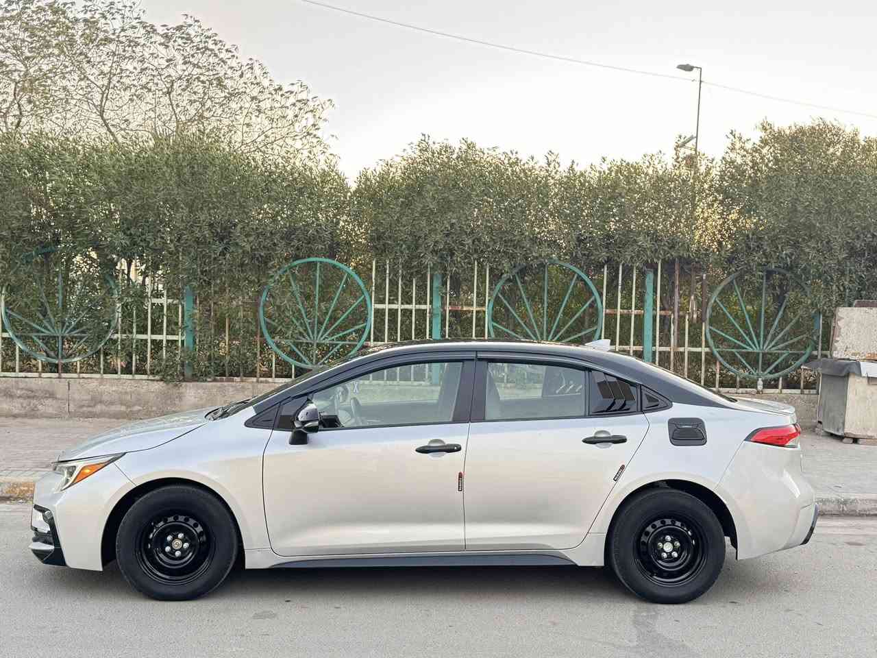 كورلا se 23 امريكي هايبرد 

حادث جاملع وبنيد حادث سطحي مثل ما موضح بصور الحادث أيرباك بردة فقط وراجع سستم شغال بيها صبغ بنيد و جاملغ و جاملغ خلفي والسيارة بدون شاصي والتبريد مالشركة نفسه 

محرك 1800 هـايبرد ماشيه ٤٩ الف 

المواصفات 

رقم مميز 

بصمه 

بصمه ابواب ذكيه 

جنطه ذكيه 

سستم صوت 

شاشه جبيره 

سايد بريك بصمه 

اوتو هولد 

مانع نزلاق 

4 جام اوتو 

اشاير بالمري 

نقطه عمياء 

رادار امامي 

رادار خلفي

سياقه ذاتيه 

ويل كروم 17 + ويل عادي 15 مع تخم تاير 

#السعر 160 بيها مجال بسيط سياره بدون اي نقص رجاءا لحد يقارنها بصيني 

الاستفسار 

***********

مكاني بغداد الطالبية
