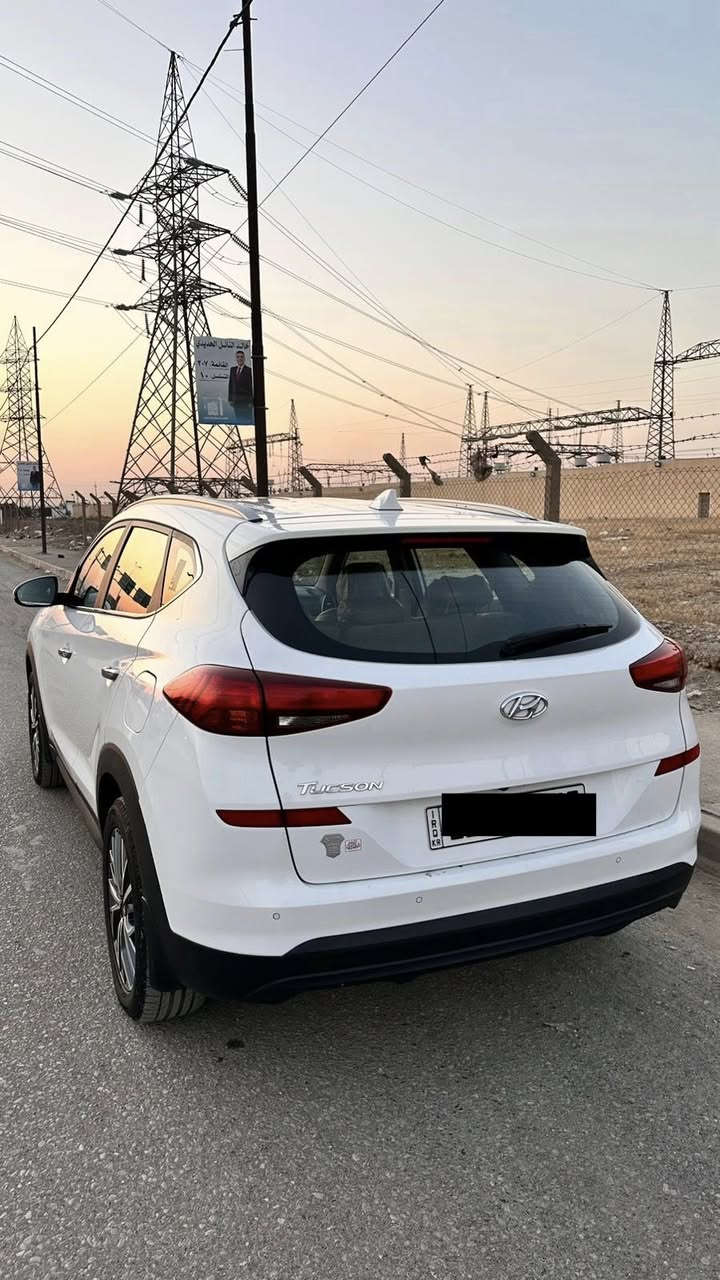 السلام عليكم
للبيع هونداي توكسن 2020
السيارة وارد خليجي مواصفات الستنادر المعروفة 
بيها صبغ نص جاملغ خلفي مع ربع قبغ صندوك بدون اي دواخل 
السيارة كلش نظيفة ومرتبة واحلى من الصور 
السعر 204 وبيها مجال بسيط 
المكان الموصل / الايسر 
تواصل واتساب ***********
