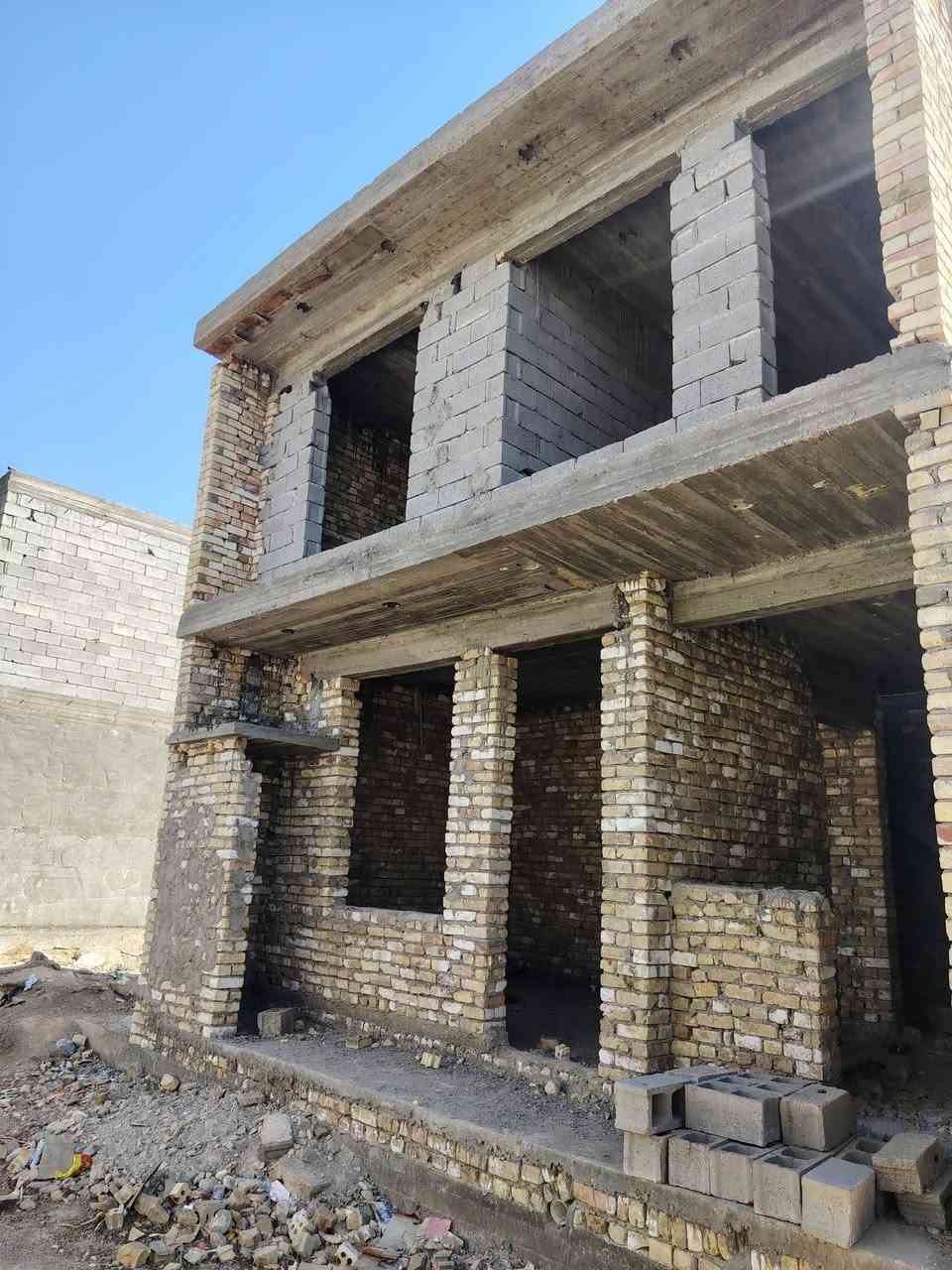 السلام عليكم بيت هيكل للبيع مساحه ٥٠ متر الشهداء ابو غريب قرب السوك او المدرسه ابن كثير
***********
***********
