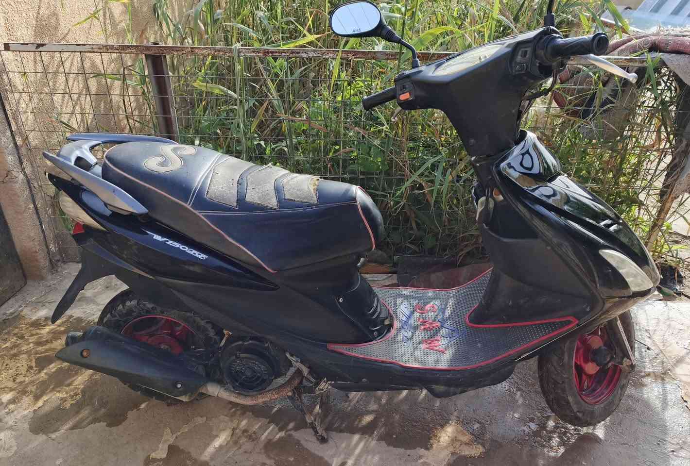 السلام عليكم للبيع ادرس صيني دراجه نضيفه كلش مكينه ناعمه  وياله حمر كهربائيات كله شغال كيج بانزين كليو متر اشاير تشغيل عن بعد جهاز انذار ترايك وين ما تريد مفتوحه رايمر مره وحده السعر 200 للاستفسار ***********
