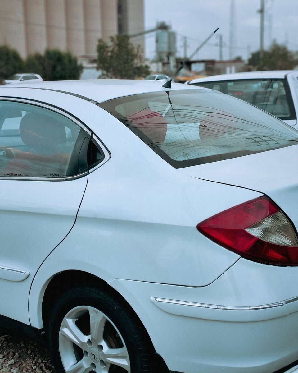 السلام عليكم للبيع اي ثري موديل 2013 رقم قادسيه تحويل مباشر السياره مكفوله من الضربه بيه مكانات صبغ اثر خياس فقط كير مكينه شرط السياره كلش نضيفه خير من الله مكلف بالنشر لشراي يتصل على الرقم ***********
