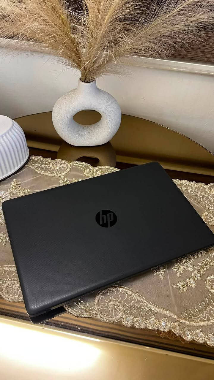 إعلان بيع لابتوب (HP 255 G7)
للبيع لابتوب HP بحالة ممتازة جداً ونظيفة (نظافة عالية). الجهاز جاهز للاستخدام ومواصفاته ممتازة للمهام المكتبية والدراسية.
المواصفات التقنية:
 الموديل: HP 255 G7 Notebook PC.
 المعالج: AMD Ryzen 5 3500U.
 الذاكرة العشوائية (RAM): 8.00 GB.
 نوع النظام: 64-bit operating system, x64-based processor.
ملاحظات إضافية:
 الجهاز نظيف جداً ومحافظ عليه.
 مناسب جداً للطلاب والموظفين وللاستخدام المنزلي.
المكان:بغداد
للتواصل:***********
