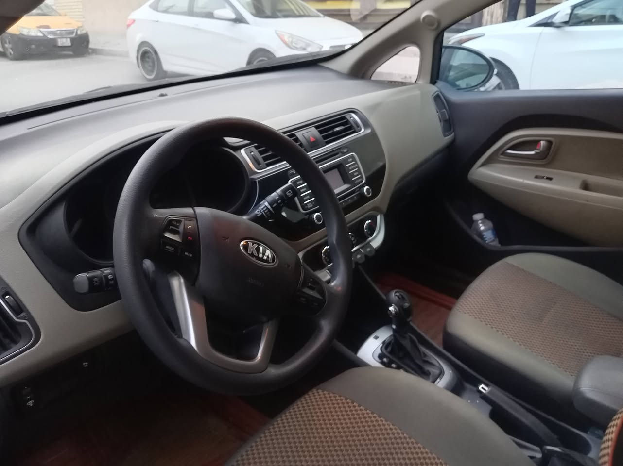 سلام عليكم كيا ريو 2016 وارد خليجي كلين تايتل بدون حادث وصبغ 1600 دوش قطرتين ماشيه 51 الف تحكم ستيرن مري شفط اشاير بل مري السعر 98 على وضع الشركه تجي وتشوف ***********
