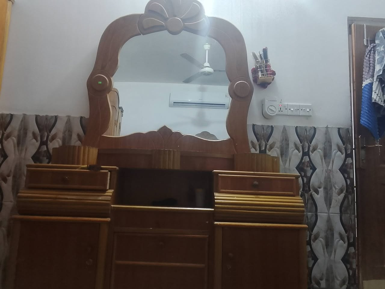 غرفه اخشاب عراقي تسكام للبيع احله من الصوره كلش نضيفه مكاني كربلائ ***********
