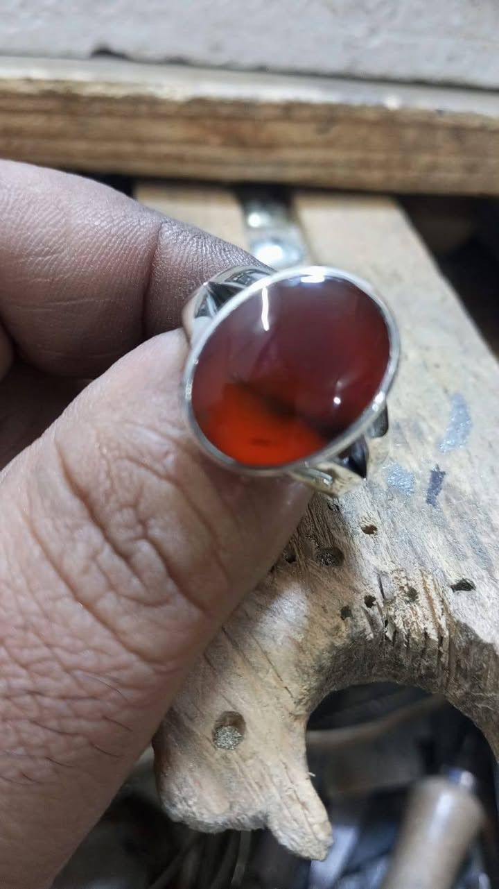 عقيق يماني حر زجاجي صياغة يدوية قياس الخاتم 23 قياس الحجر 19 ملم / يوجد توصيل لجميع المحافظات


**إذا كنت صاحب هذا الإعلان وتريد حذفه لأي سبب، رجاءا أرسل رسالة إلى الدعم الفني**