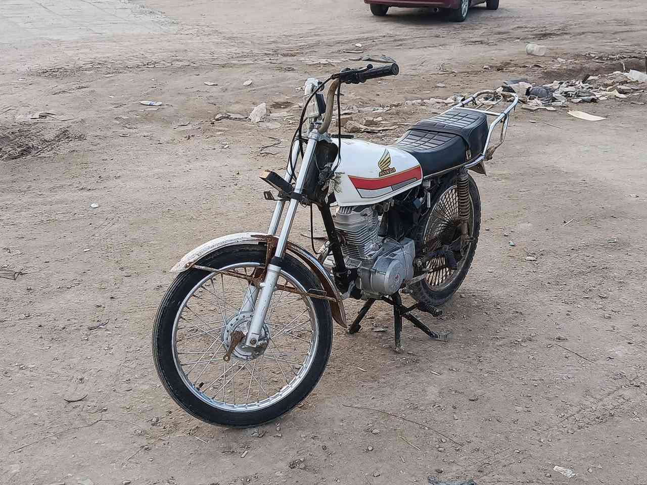 دراجه ايراني للبيع اوراق اصولي 
مكان/عفك/الدوانيه 
السعر ٤٥٠الف وبيه مجال


**إذا كنت صاحب هذا الإعلان وتريد حذفه لأي سبب، رجاءا أرسل رسالة إلى الدعم الفني**