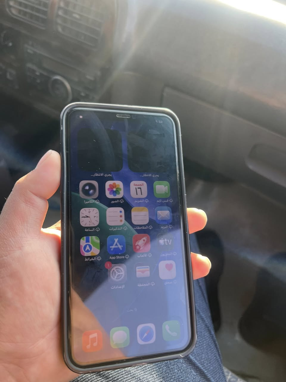 ايفون 11 برو ماكس (( وتر بروف )) ضد المي ممفتوح نهاىي للبيع :- 
لون تيتانيوم ✅
شرق اوسط ✅
ذاكره 256 ✅
بطاريه 77 بلادي انسه شي اسمه شحن والله تطول يوم كامل ✅
شاصي مكفول حت من الزلغ ✅
ويا كفرات 2 ✅
ولزكات شاشه 2 ✅
فيس ايدي شغال ✅
محدث لاخر تحديث ios 26.2 ✅
الجهاز ع ايد وحده من الشركه الحد هذا اليوم وابد ابد ممفتوح ولا داخل صيانه وتر بروف ميعبر هواء بس العام وكع مني وصان كم فطر صغار كلش بل كلاسه (( ركز كلاسه مو شاشه مو شاشه )) يعني الجامه الفوك فقط وابد ابد مماثرات بشي شادله لزكه مضلل وضايعات والي يريد يسوي ف بل ربيعي تتبدل الكلاسه (( الجامه فقط )) ب 25 الف بس اني عايفها لانو مماثر السعر 250 
العنوان بغداد باب معضم او كاضميه 
***********
