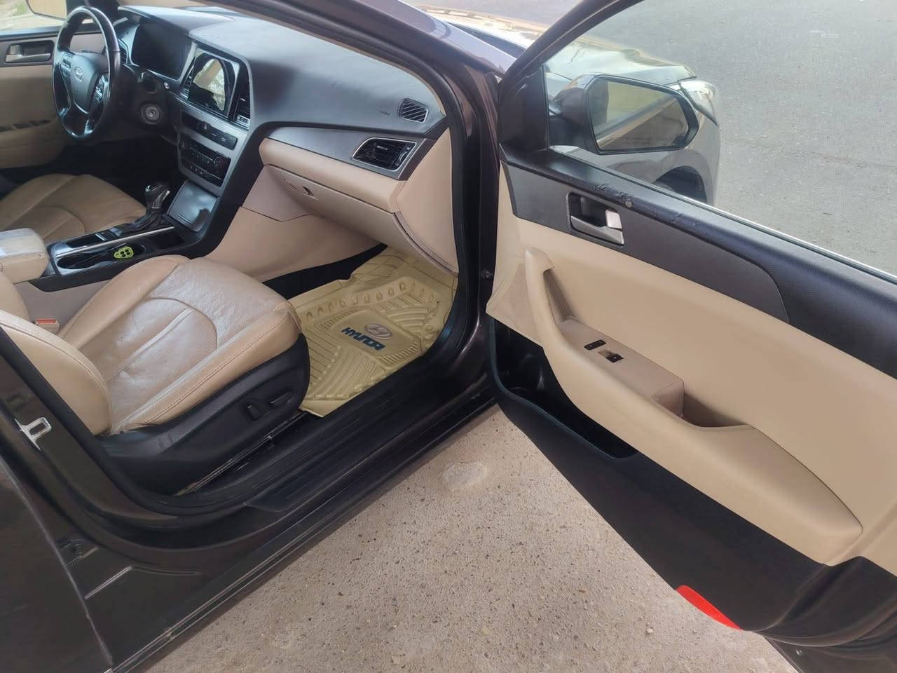 السلام عليكم سوناتا موديل 2015 أمريكي حادثها جاملغ أمامي وبنيد السياره بيها اربع قطع صبغ رقم بابل دولي بسمي سنويه وهزه جديده شرط التحويل جاهزه من كلشي مكينه كير حداديه تبريد ثلج كهربائيات كلها شغاله السياره احلى من الصور شرط مكاني بابل اريد مراوس سياره سعرها اقل منها محتاج فرق الي يحب يتصل او واتساب هذا رقمي ***********
