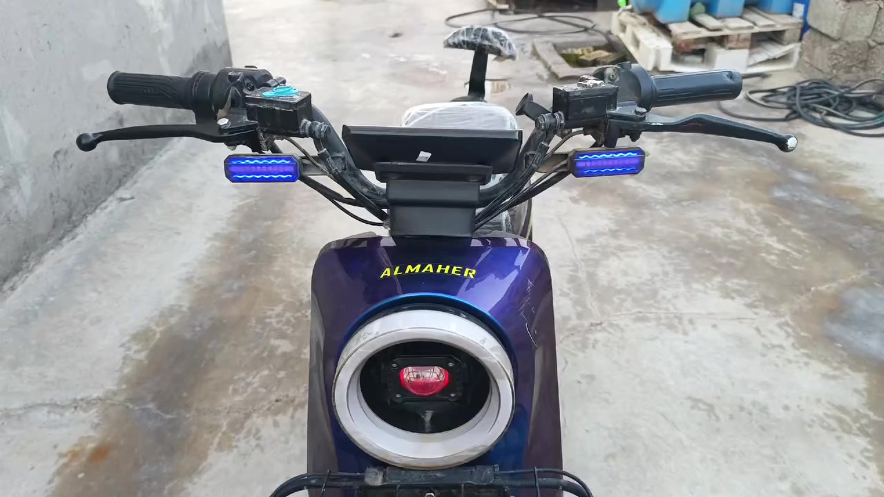 السلام عليكم دراجه شحن R9 للبيع دراجه نضيفه بل جيس موديل 2025 بطاريات بل جدد كلش نضام باركP سرعه 99 حقيقي 70
ملف 1500 سعر 450 وبيه مجال 
عنوان بغداد جسر ديالى الجديد
رقم *********** بي واتساب
