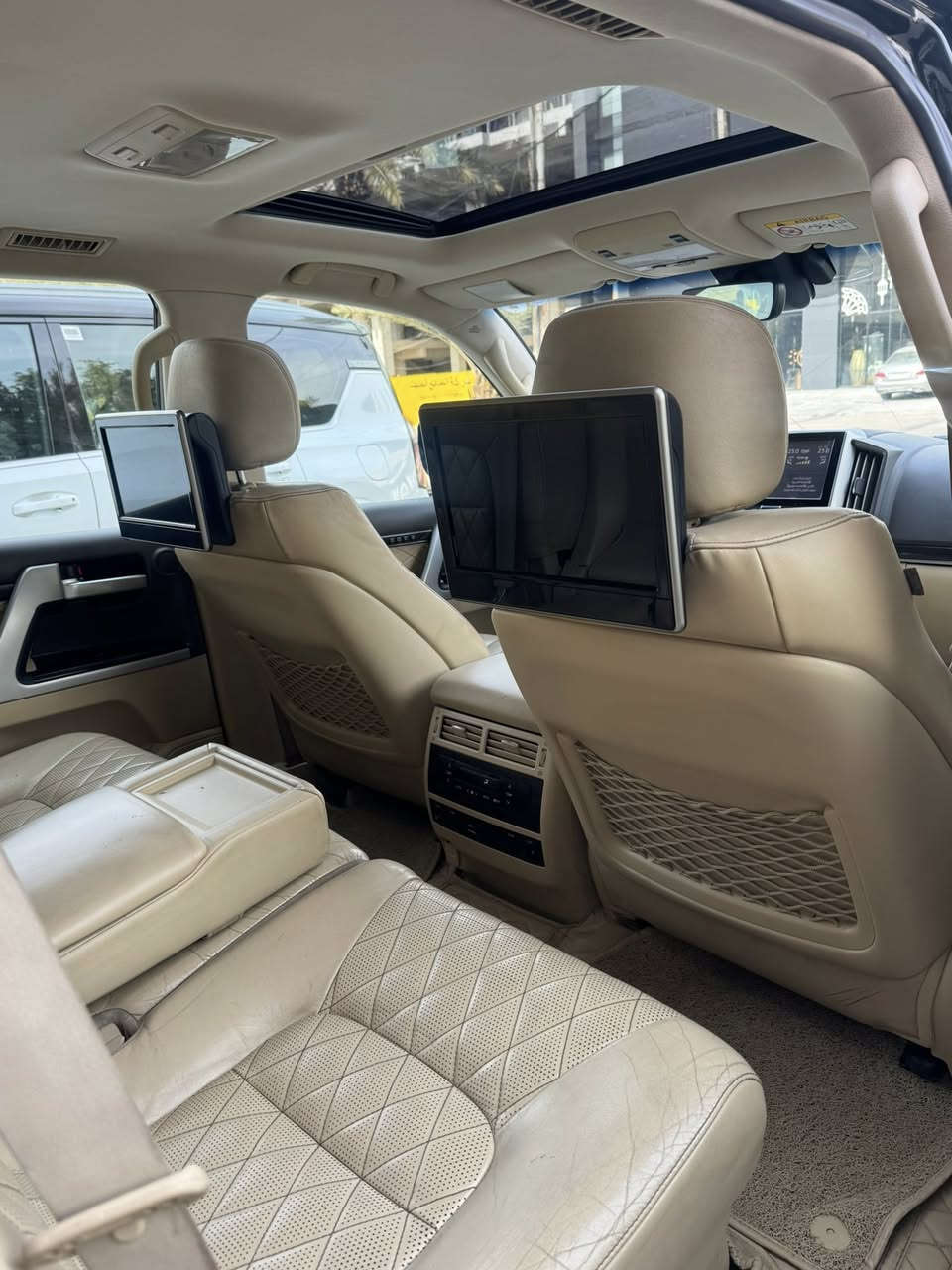 لاندكروز مديل 2017 خليجي مكفوله كفاله عامه مكينه 8 سلندر vxr جاهزه من كل نقص مكانها بغداد بريميه تحويل مباشر او وكاله السعر 460 وبيه مجال للاستفسار ***********
