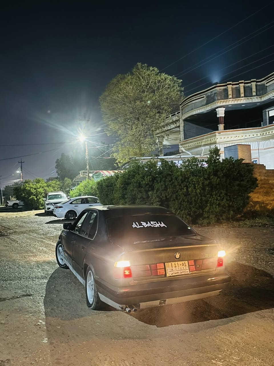 بي ام 525 

محرك 520 مفتوح 
سياره نضيف و بيها معدل و شلعه تخبل رقم صلاح الدين سنويه تنتهي ب2027
محرك وكير خير من الله شرط لا بخار ولا صرف و بيها ادامه كامله ما بيها اي نقوصات
تايرات جدد
 الداخل جلد نضيف 
مكاني تكريت القادسية 
السعر 38 و بي مجال 
***********
