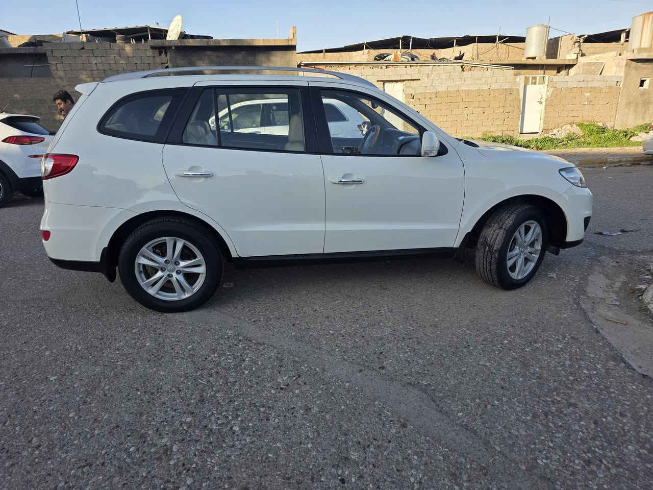 هونداي سنتافي ٢٠١٢ مكفولة كفالة عامة  لا صبغ لا تبديل لا فتح فول مواصفات خليجي بصمة فتحة تبريد ٣ قطع محرك كير شرط سنوية جديد شرط التحويل بسمي مكان السيارة كركوك السعر ١٧٠ بيها مجال بسيط ***********
