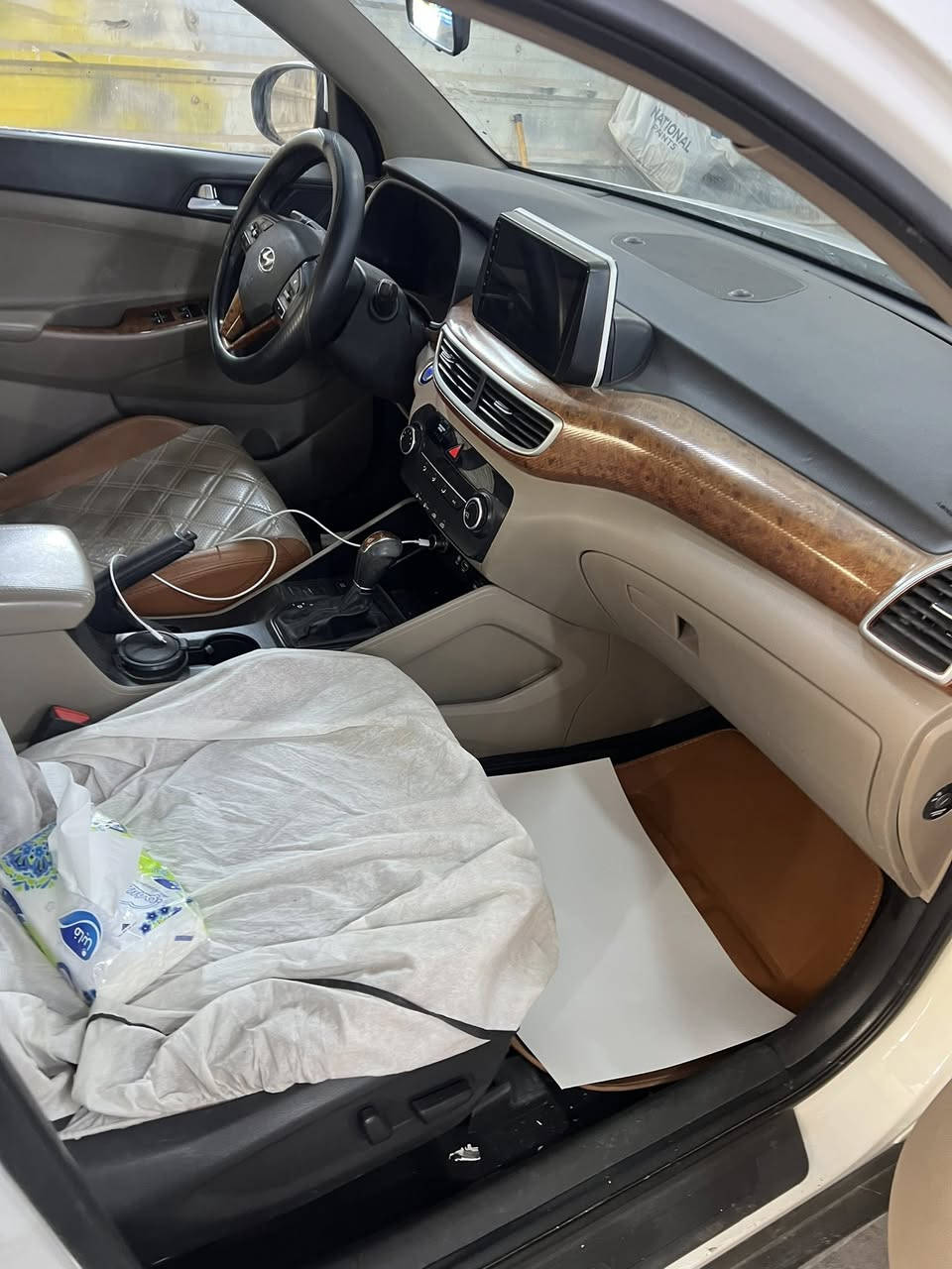 السلام عليكم للبيع هونداي توسان موديل 2019 خليجي جيكي ماشية 142 فول مواصفات بصمة كراسي جلد وكهرباء داخل احمر بصمة بيها صبغ 3قطع مكانها بغداد السعر 150$للاستفسار ***********
