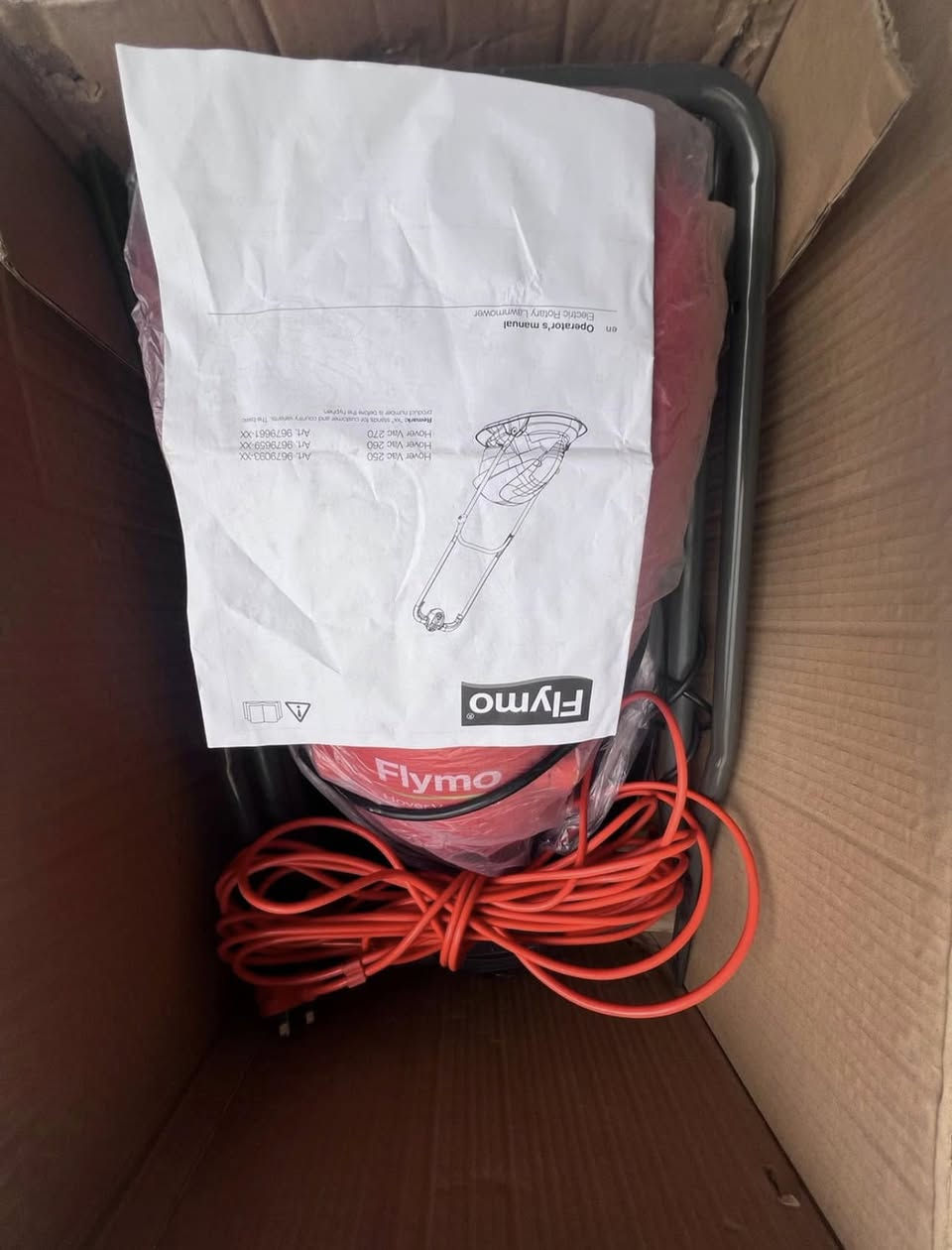 سلام عليكم 
مكينة ثيل كهربائية فليمو ( شركة إنكليزية ) 1400 واط 
طول الواير 12 متر 
المواصفات 
1400 واط 
اربع مستويات للقص ( اربع نمر ) 
ماطور مباشر بدون قايش 
صندوق جمع الثيل 15 لتر 
طول السكين 25 سم 
مال بيت واستخدام قليل ونظافتها 95%
عراضها كاملة وياها بدون اي نقص
السعر 85 الف والتوصيل مجاني 
للاستفسار خاص


**إذا كنت صاحب هذا الإعلان وتريد حذفه لأي سبب، رجاءا أرسل رسالة إلى الدعم الفني**