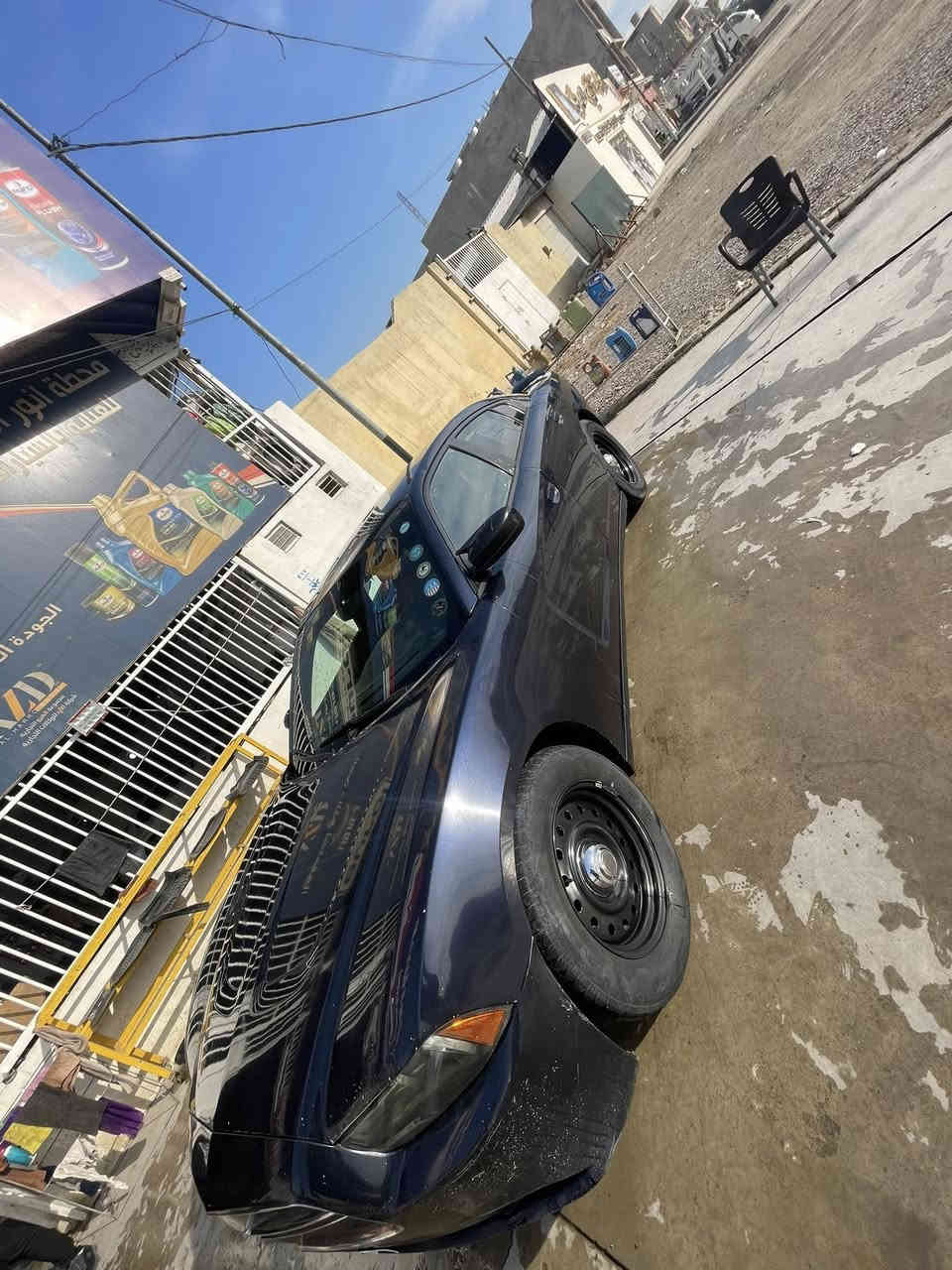 سلام عليكم  جارجرموديل ١٢ للبيع   لون نيلي   رقم أربيل جديد سنويه. جديده هزه في ديده تحويل ثاني يوم كير محرك اكسل صدر امامي خلفي كله جديد مكفوله مكفوله من حادث بيها فقط بنيل مصبوغ وباب خلف السائق مبدله فقط بدون حادث مكان سياره بغداد سعرها 135 وبيها مجال ***********
