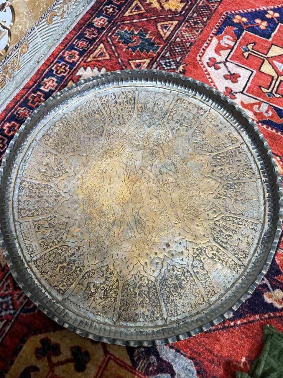 سلام عليكم 
صواني منقوشات  بغداديات للبيع 
بغداد حي اور 
***********
