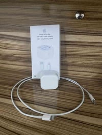 شاحن ايفون • أصلي • مستخدم قليل