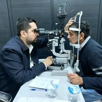 جراح شبكية • حقن داخل العين • الديوانية