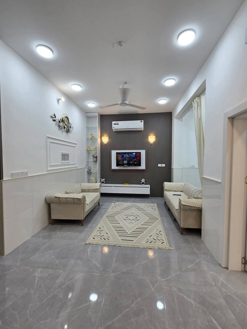 بيت 100 متر في كربلاء خلف فندق البارون
طابقين يحتوي على 3 غرف نوم وستقبال وصالة ومطبخ وصحيات عدد ٣
بناء درجة اولى سند 25 اصولي 100%
السعر /  180 مليون 
*********** سيد حسن
