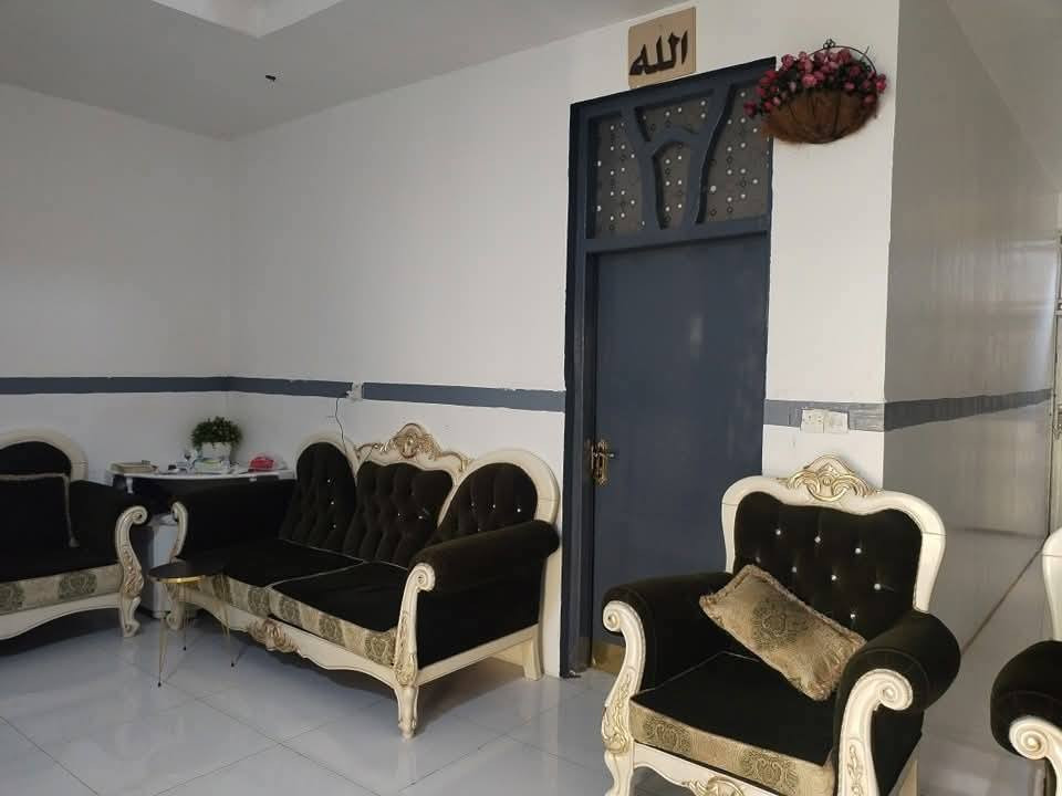 🏡 دار طابقين + مشتمل للبيع 🏡
📍 الموقع: الحلة / بابل / حي الجزائر خلف مستشفى الحياة

✨ تفاصيل العقار:

المساحة الكلية: 275 متر
واقع حال 300 متر 
 (طابو زراعي / سند 25)

الطابق الأول: استقبال + هول + مطبخ + غرفتين نوم + مجمع صحيات

الطابق الثاني: غرفتين نوم + سطح

المشتمل: كامل، يحتاج فقط إلى تشطيب

✅ جميع الخدمات متوفرة
✅ موقع مميز قريب من المستشفى والخدمات

📞 للاستفسار والاتصال:
***********

