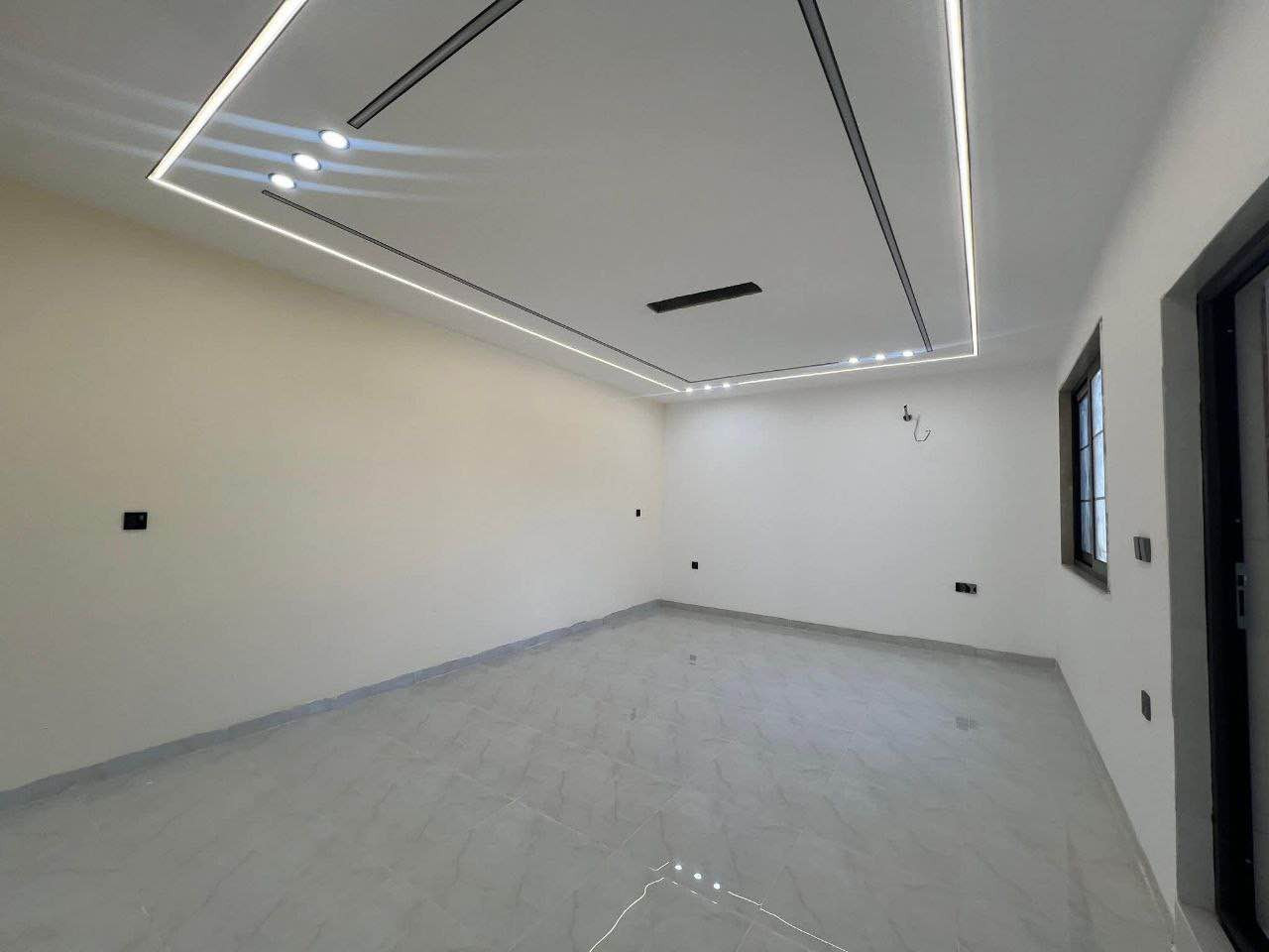 منزل للبيع في اربيل 
مجمعً اشتي 1 
250 متر طابو ملك صرف 
5 غرف نوم استقبال مطبخ صاله 
مقابل حديقه رسمي 
السعر 13 دفتر 
للاستفسار :- 

***********
***********
*********** أربيل, العراق
