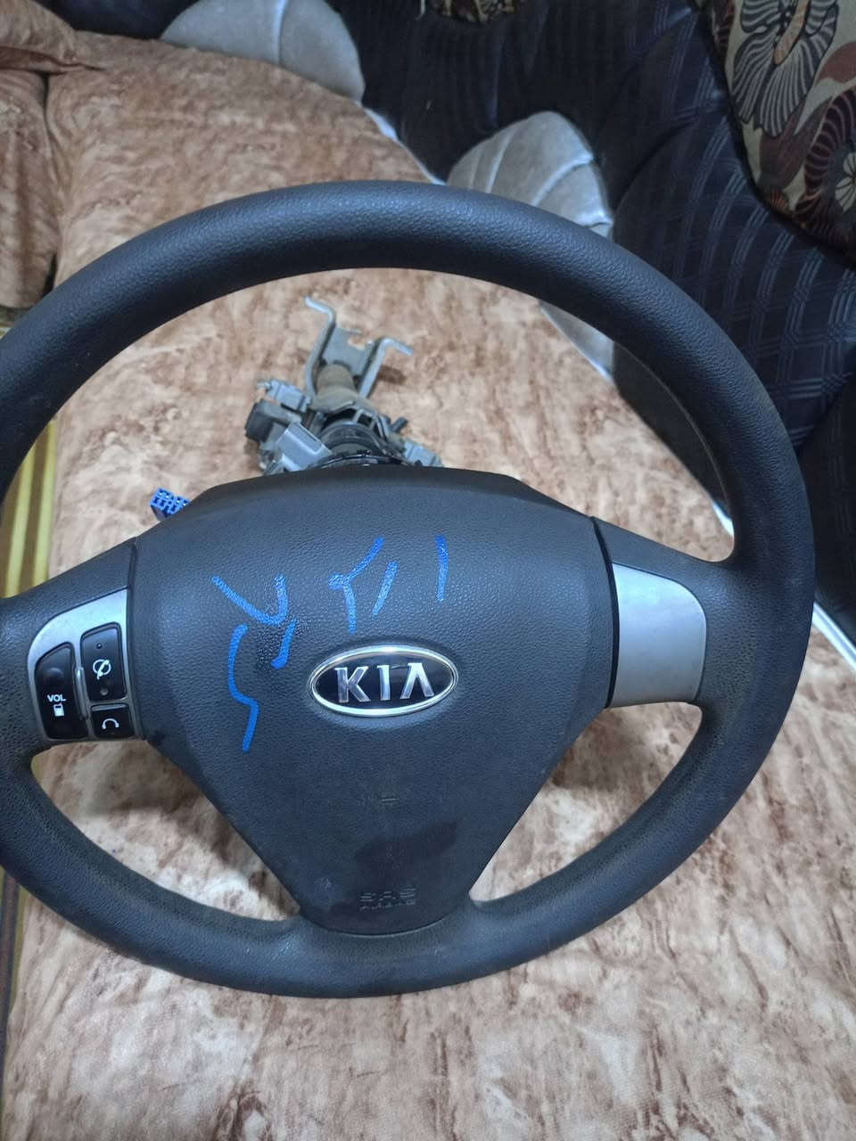 اغراض حاويه كيا ريو يوجد خدمة توصيل لجميع المحافظات اتصل او خاص
***********
