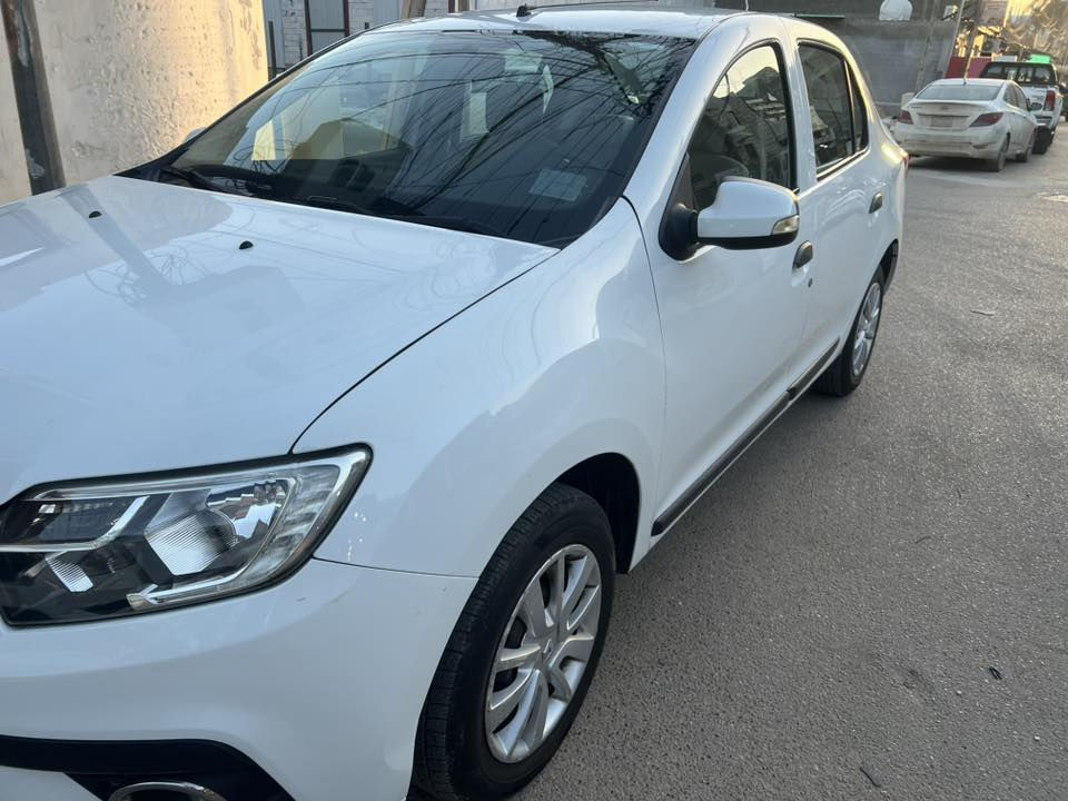 السلام عليكم 
رينو سمبل 
موديل 2020 
بغداد رقم الجديد
ماشية اقل من 80 الف كيلو 
مابيه اي نقص سيارة جاهزة
استخدام أبنية 
السعر 75 وبيه مجال 
بيه كم طخه وصار على اثره تعديل وصبغ 
للاستفسار ***********
بغداد الكرادة او المنصور
