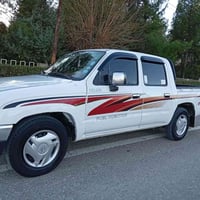 توێتا ئەڕنەب مۆدیل 2002 مەکینە سپی ناوسوور  چوار جام کارەبا ئاوینە کار...