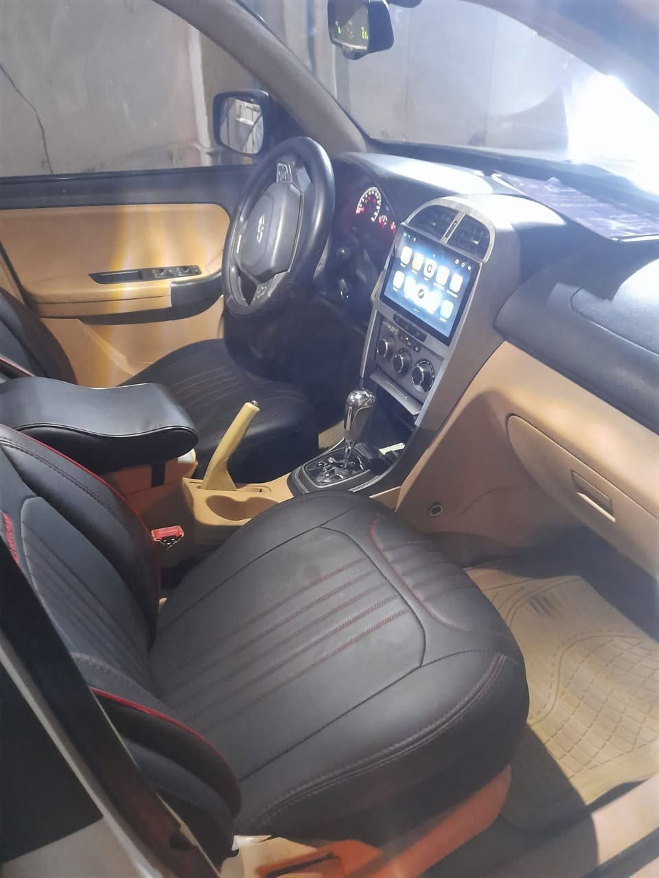 السلام عليكم للبيع شيري تيكو 2012 رقم بغداد جديد هزه جديده سنويه ل30 مكفوله لاضربه ولا صبغ سونار موجود محرك 1800 كير كهربائي سياره جاهزه مال جناي تخم تاير تبريد تدفئه كهربائيات كله شغال مكان السياره بالرمادي 
السعر 63 يي مجال بسيط 
***********
اعتذر عن البيع بالاقساط
