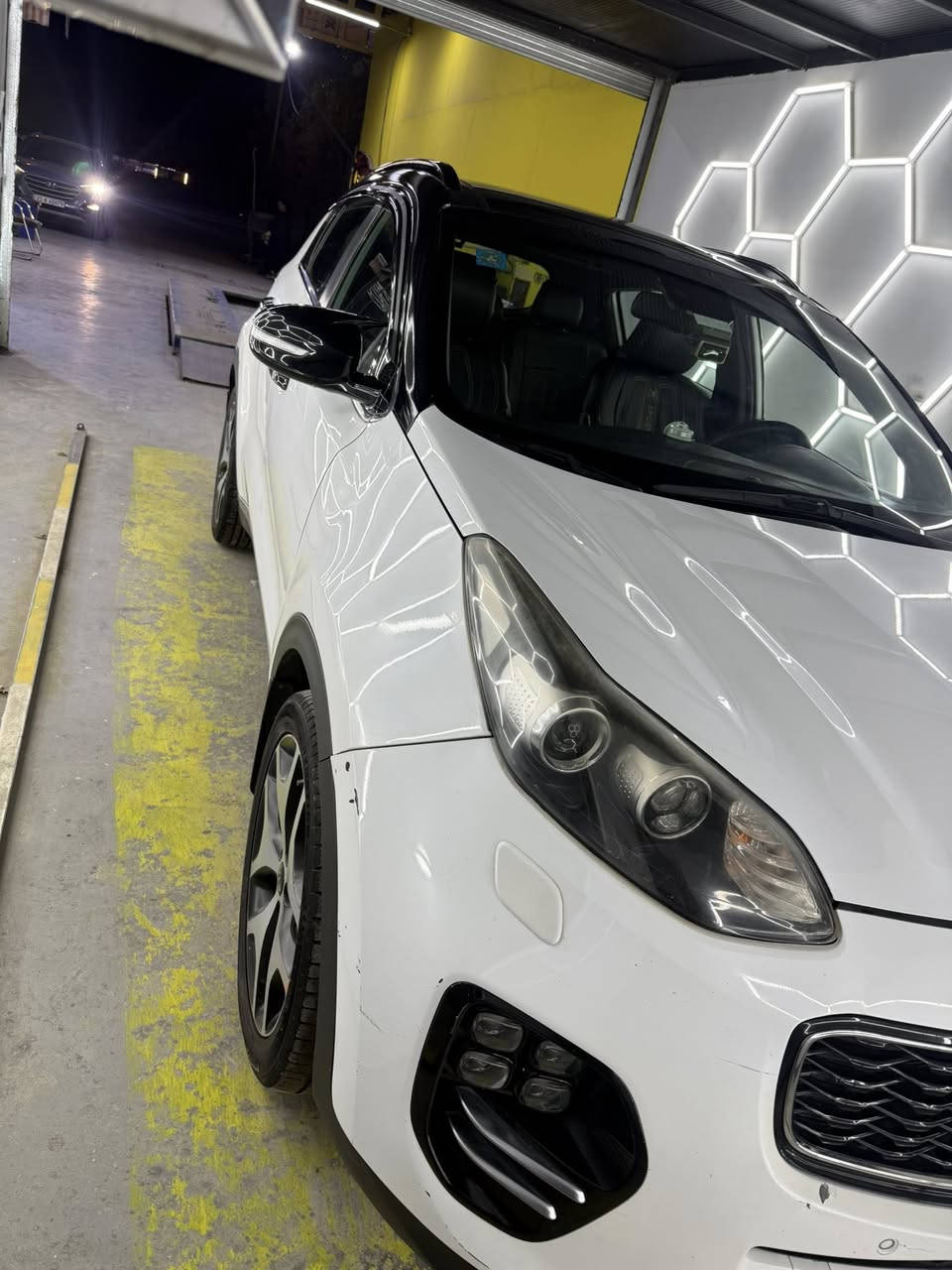 السلام عليكم
سبورتج 18 gtline فول فول 

ماشي 165000

وارد خليجي 

سلايت قطعتين 

تحكم ستيرن 

شاشه +كامرة 

بصمه ابواب 

ترحيب اشارة ابواب ومري 

لايت زنون 

كشن كهرباء 

حساسات 

وبعد بيها شغلات الجيتي المعروفه

السونار موجود  ( كل التفاصيل بالسونار باب صبغ وجاملغ وشويه من تكمه . اثر جراد . والبنيد بي طكع مال ضروك بس ممبينه كلش ) السياره كلشي مناقصها بس دهن وبانزين

رقم بغداد مشروع وطني 

السعر18,500$ 

مكان السيارة بغداد مجمع بدور بغداد

 0773 664 1266
