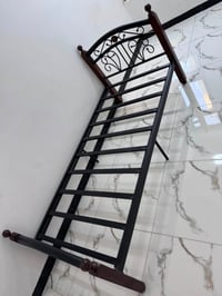 سرير • اثاث • غرفة نوم • ديكور منزل • للبيع
