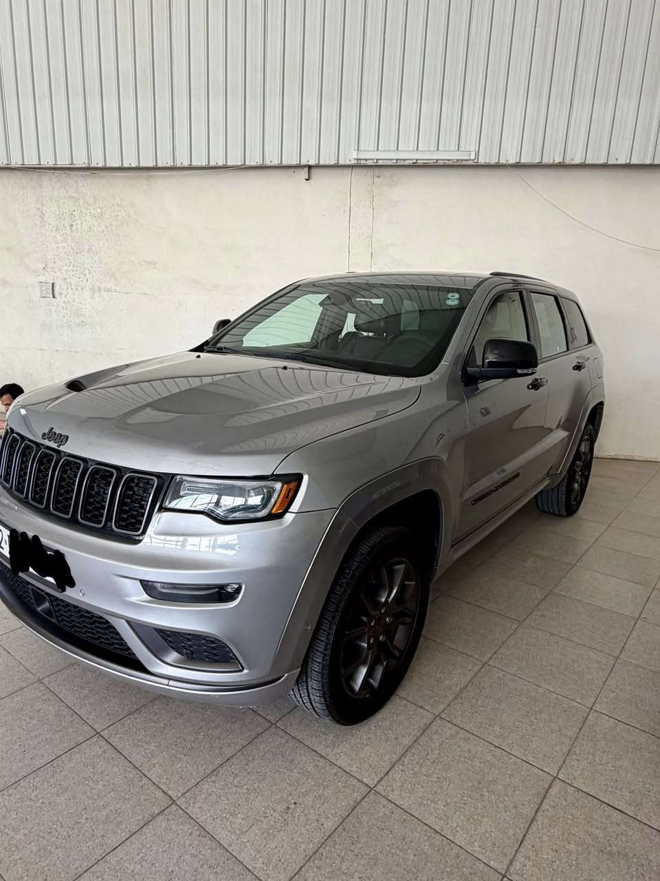 سلام عليكم ورحمة الله وبركاته من رخصة الإدمن 
جيب s موديل 21  كفاله عامه من كل شى تغليف بجم بيبيف ماشيه 44 ميل  رادار امامي جكات بنرامه سياره كامله مواصفات اعله فئه  مكان رمادي سعر 340 بي مجال  قليل  شراي يتصل ***********
