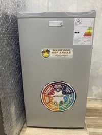 ثلاجة صغيرة • نظيفه • بيها مجال