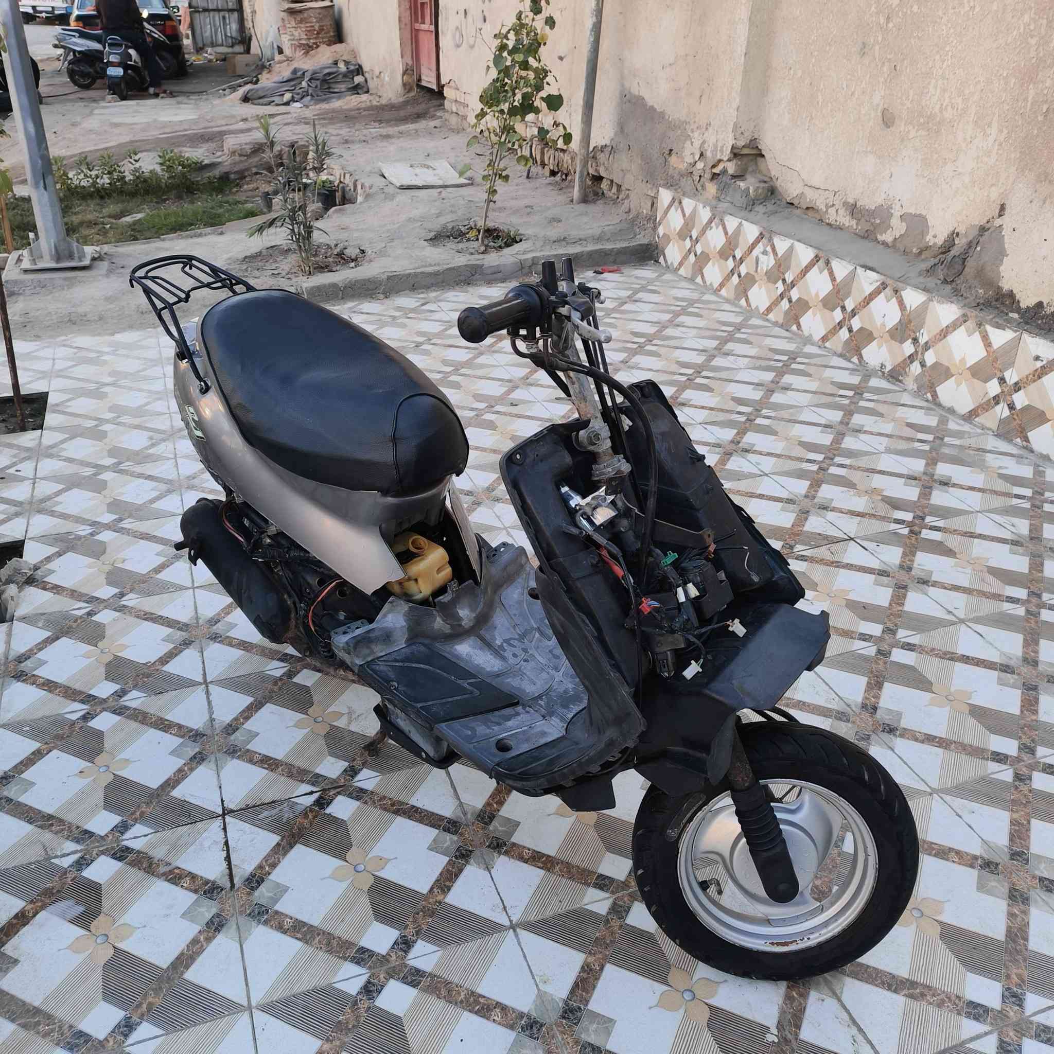 السلام عليكم دراجه للبيع بيجي محرب الدراجه نكره سلف هندر مكينه ناعمة الدراجه نضيفه _المكان ناصرية. سومر للتواصل ***********
