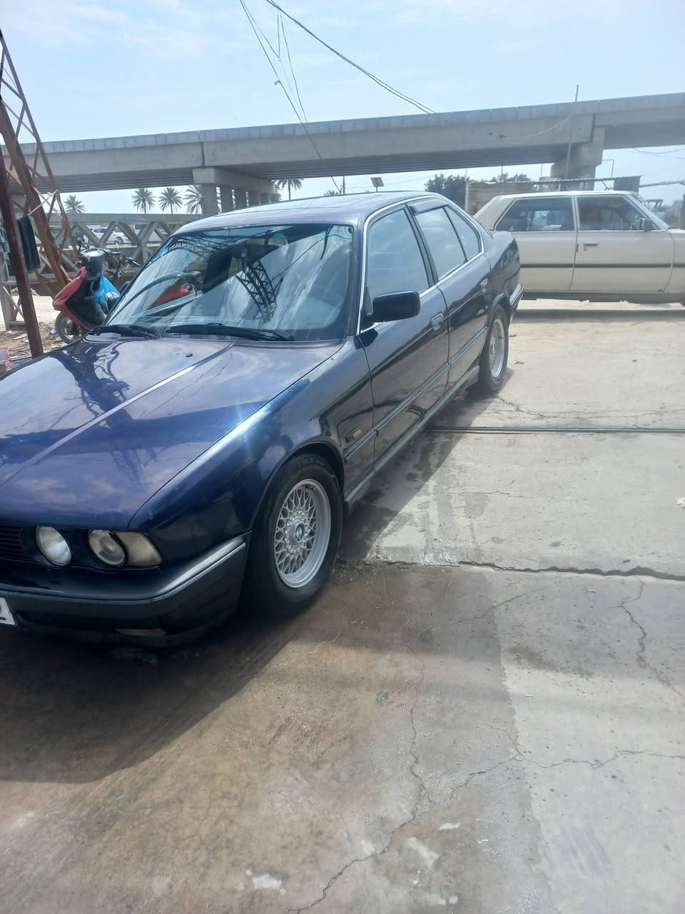 سلام عليكم بي ام ٥٢٥ موديل ٩٢ جاهزه كير مكينه مفتوح تبريد ثلج كهربايات كلها شغاله الاستفسار ع هذا رقم 
*********** 
مامتواجد ع فيس
