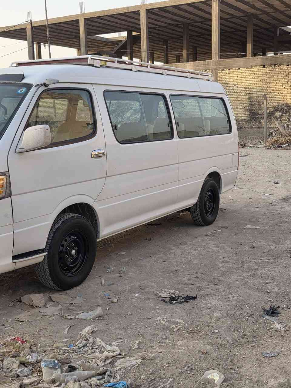 للبيع *********** جنبي ناصي موديل 15 سياره بيها بارد قطعتين وبيها باب السياق مبدل كفاله عامه صبغ ما بيها البارد الي بيها بجم بارد قليل وبيها ورا بصف البكلايت شخط معمره خياسات ومعمره دواره السياره ب اسمي رقم انكليزي شعار مكينه تنقص والسعر خاص وتدلل
