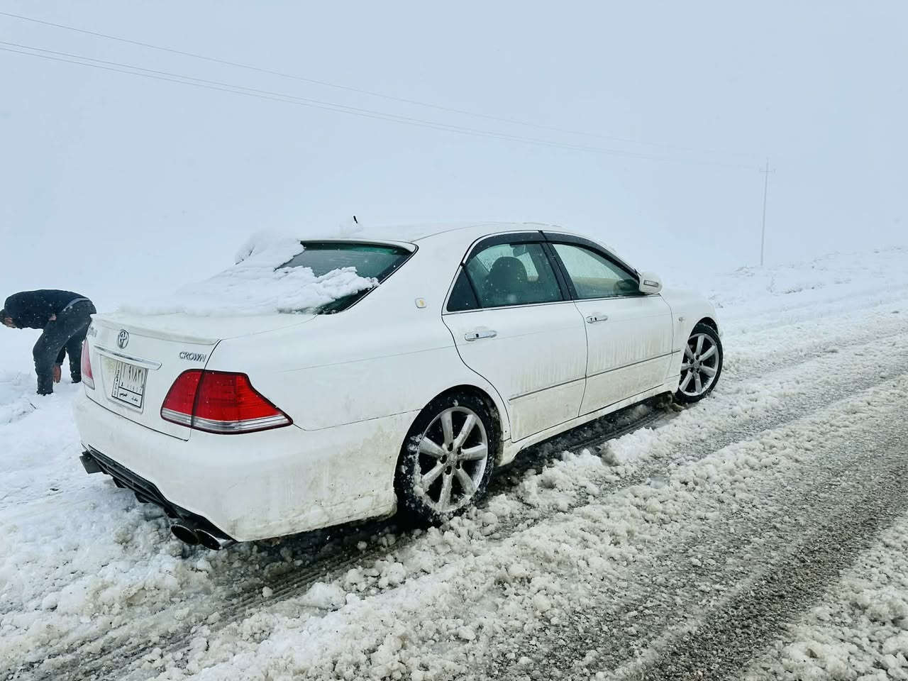شاهينه رويال ئه وه ي مواسه فات بليي له ماهه يه
ساق 
ناوزه ر 
سلايد 
جلدو هيته ر 
٣ په رده 
چوار كوشن كاره با 
١٨٢ بيي دووكه ل قه تره دوو كه لي نييه 
ده بل رادار 
راداري جام 
راداري ده عامي 
حاسه و كاميره 
چوار كوشن هيته ر 
ئاوينه ئيشاره ت 
ويلي دينگه خراوه ته سه ري 
روني گيرو مه كينه و ئه كسلي گوراوه 
ئه وه ي توو بته وي له م سه ياره هه يه 
سه ياره كه هي مالانه مه عره ز نييه 
قه تره بوياخي نييه هي هيچ ولاتيك  
ماله كه وه سفي ناويت وه ره سه ري چركه و پينج گلاببره 
مه سره فيكو پينج گلاببره 
سعري ٩٧ توزيك مه جالي تييا يه 
ئه وه ش ژماره ي خاوه نييه تي 
***********
***********
ئه دميني گول وه ري گره
