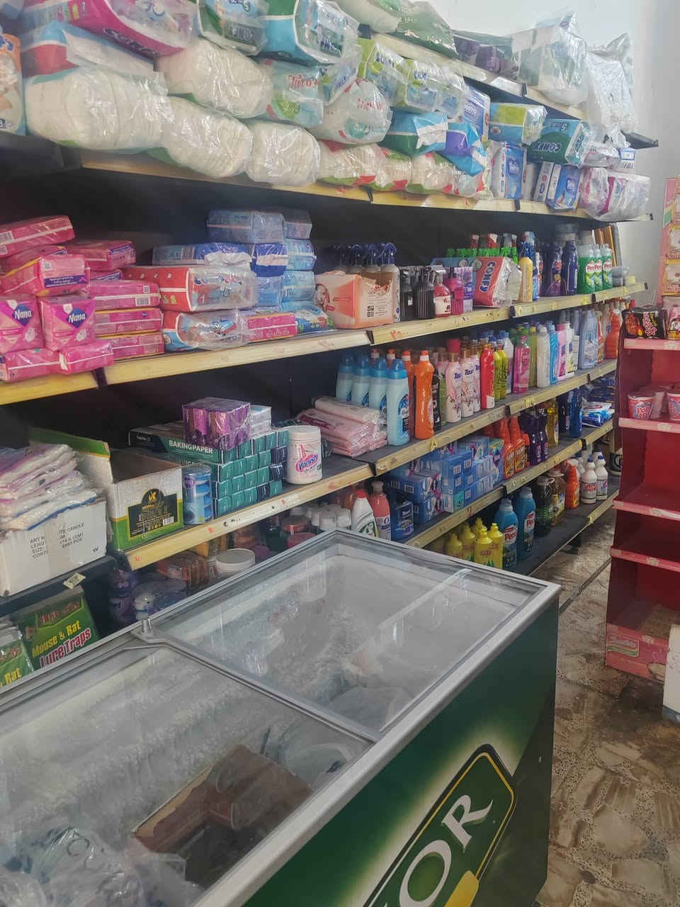 سوبر ماركت للبيع القاهره قريب عل قناة مستعجل عل بيع سبب دوام بيها ١٠ عارضات ثنين شركه وبيها خمس عارضات للشركه الرقم ***********
