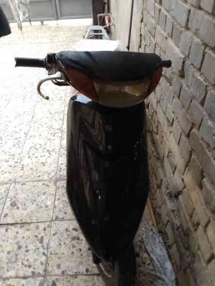 سلام عليكم عندي دراجه عصفوريه60شغاله للبيع باتري جديد كفرات بلاديه كهربائيتهاشغاله  كيلومتربانزين الكل شغال دبل رياضي يرادلهاتلحيضات بسيطه السعر 200وبيهامجال مكاني بغداد الشعب حي سومر ***********اسامه البنداوي
