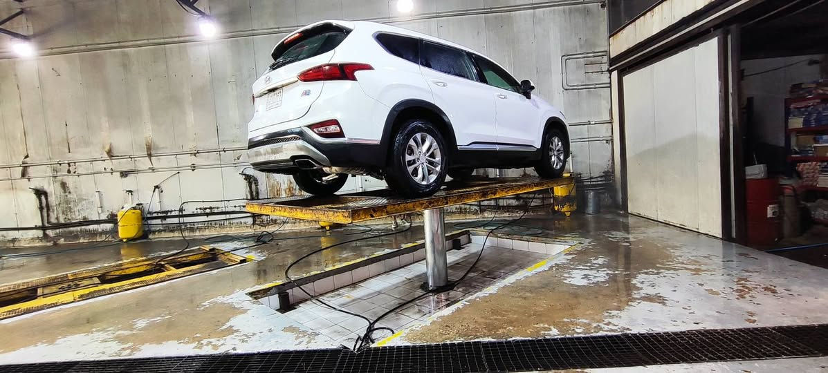 السلام عليكم
للبيع هيونداي سنتافي 2020 
وارد امريكي حادثها فقط بنيد مبدل 
صور الحادث مرفقة و البنيد الاصلي مالتها موجود 
محرك 4 سلندر GDi مشامة ريحة البانزين العادي
ماشية 79.000 كيلو مو ميل  

السيارة نظيفة وجديدة مقارنة بموديلها و على ايدنا اشتريناها ماشية 14,000 كيلو وعلى ايد وحدة باقية عدنا من سنة 2021 رقم بغداد بأسم الوالد 

مواصفاتها 
بصمة - شاشة دجيتال - كرسي السائق كهرباء - تدفئة كشنات السائق و الصدر - تبريد قطعتين امامي وخلفي - نقطة عمياء - رادار امامي - مانع انزلاق و مثبت مسار و مثبت سرعة - هاند بريك دگمة  - 5 راكب - شاشة ابل كار بلي و اندرويد اوتو 

السيارة مكانها بزيونة 
السعر 190 وبيها مجال
***********
