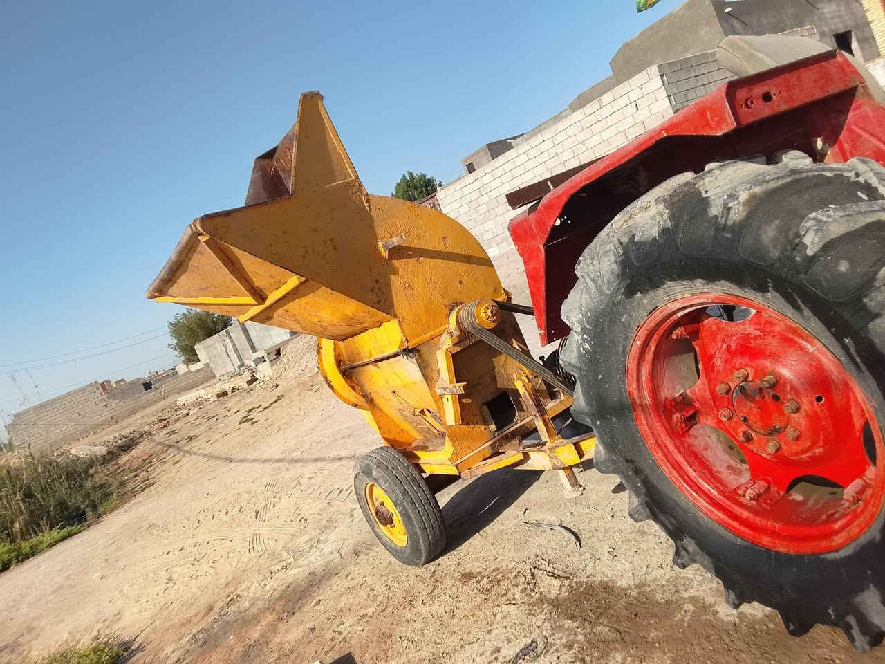 (مكينه عنتر  بدون رقم )مكينه وكير وبم واكسن وكهربائيات كلهن شرط وكاروضه نوع ذنون 2001 وشرط الشغل السعر 6500 مكانها السماوه رميثه ***********
