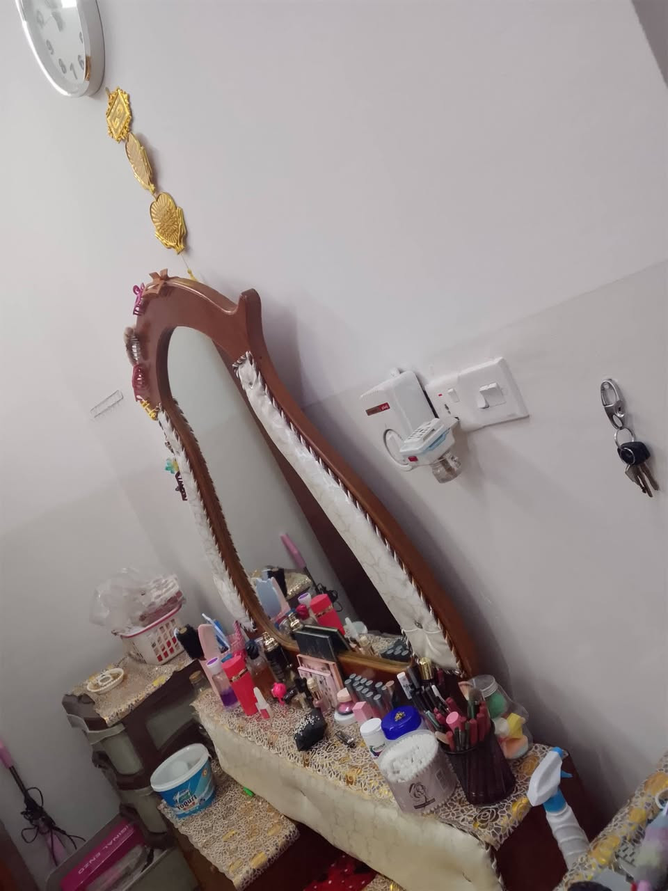 للبيع غرف نوم ملحق خشب صاج أصليه بدون زاويه السعر 450 رقم الهاتف ***********
