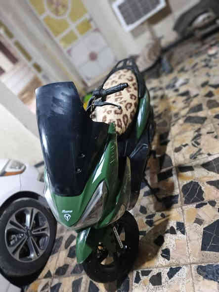 للبيع

سترونگ صيني

موديل 2023

لايت زينون 

دسك أمامي

لد أمامي
 
نگره سلف 

شلعه ومعدل

محرك مجفت 

نقصها دبلات أماميه فقط

سعر 350🔒🔒🔒بدون عمله

العنوان: ميسان قضاء الميمونه 

تواصل ع الرقم (***********)
