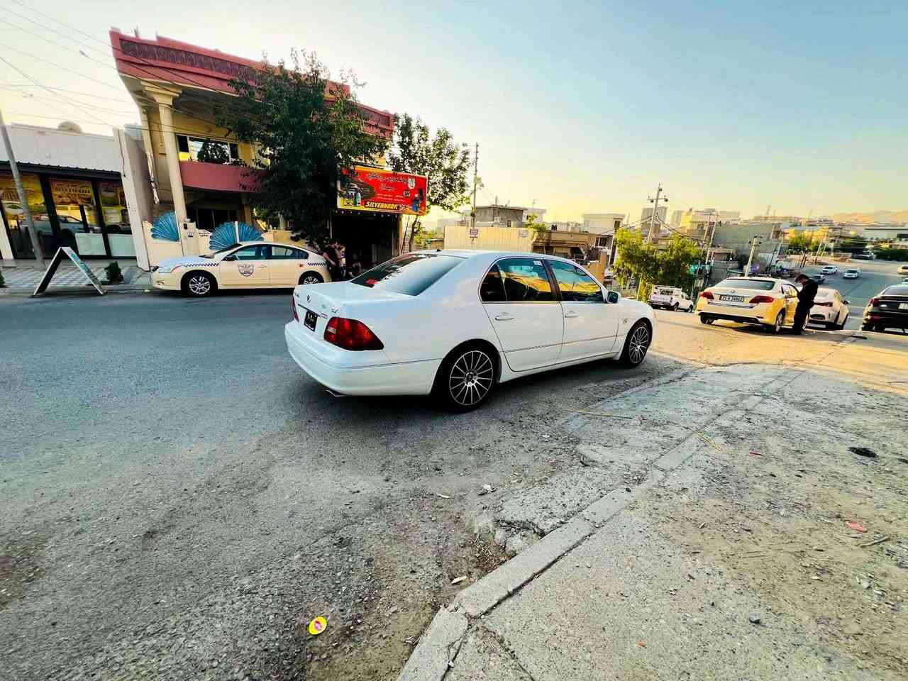بۆ فرۆشتن 
سوکان بیلاد لای خۆمانە واتا مەحەور نیە  بەس  موسە 
بڕاوە بەشەرت کەڤەر گۆڕاو ڕەقەم شانسی بەشەرت

لێگزز  
 2005 LS 430 V8 
مەکینە گێڕو کارەبای بەشەرت 
پێشو دوای دەعمی نیە 
قەپەتا مواسەفات 
فول فول مواسەفاتە 
ڕەنگی سپی سەدەف و  ناوزەرد 
کوشن جڵدوکارەبا 12 حەرەکە و 3 مۆد غەزنوو تەبریدە 
سوکان کارەباو غەزن 
ناو بەرگە درگاو سەقەفی سفرە لۆک بۆنی شەریکەی لێیە 
دەبڵ شاشە  
تەبرید سارد 🥶 گەرم لەسلۆری 
کارەبای دەعامی بۆدەعامی بەشەرت  
پێشو دوای حاسەیە ڕادارە  تەعدیل سورعەیە 
کامل سێرفزی شلەمەنی بۆکراوە 
ڕۆنو هایدڵۆریکی مارەکەی مۆتۆڵی تێکراوە بانسی پێشو دوای گۆڕاوە 
تاقمێ تایە ویلی AMG دوو سایزی 18 لەسەرە تایەی تازە  
شوێن سلەیمانی 
*********** 

52 گەڵاو مەعامەلە 
ئەدمین گیان ❤

