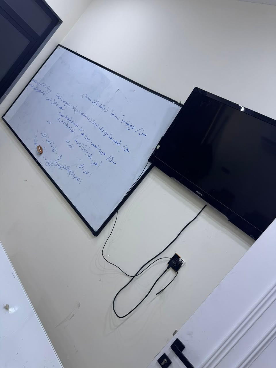 السلام عليكم 
قاعات دراسية للايجار 
للاستفسار ***********
مكيفة ومؤثثة كاملة من كل النواحي
ويوجد ايضاً شاشات عرض
