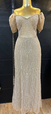 فساتين • نظافة ١٠٠% • توصيل