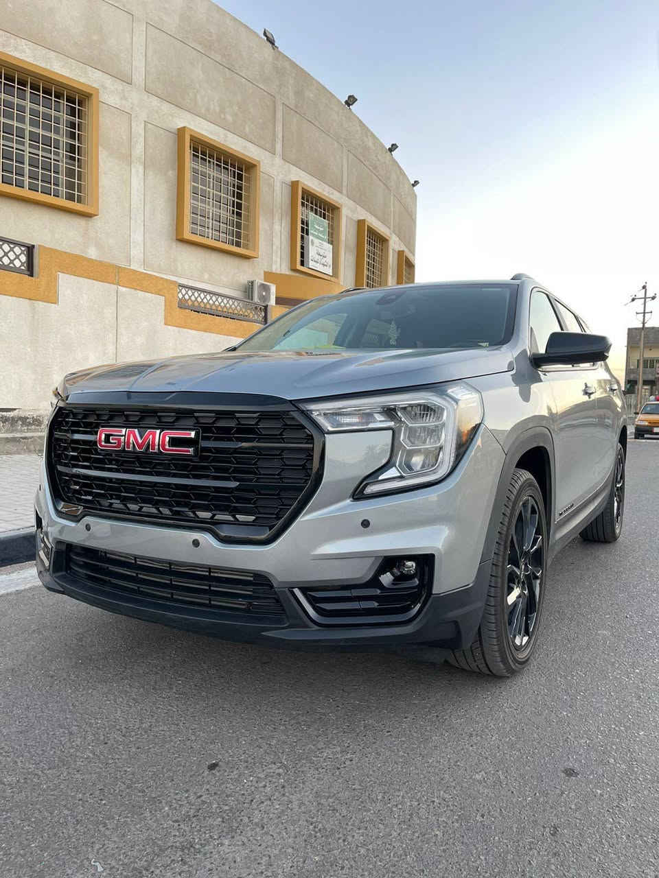 جمسي تيران وارد امريكي موديل 2024
الفئة SLE بلاك توب 
عداد المسافه 22 الف ميل 
الضرر خشم البنيد بارد 4 اصابع فقط
ايرباك الدركه فقط 
صور الحادث ناشرهن 
محرك 1500 تيربو 
مطعمه بلاك توب بالكامل 
دعاميه دنلي 
تبريد امامي خلفي
كشنات تدفئة 
كشن كهربائي
تشغيل عن بعد 
ابواب بصمه
رادارات 
حساسات 
اوتو هولد
اوتوب ستوب امامي وخلفي 
كفاله عدا البنيد 
وبقيه المواصفات المعروفه 
اللون رصاصي 
رقم فحص مؤقت تترقم جميع المحافظات 
دخول جديد مكانها البصرة 
حره بسمي 
هاتف ***********
السعر 195
