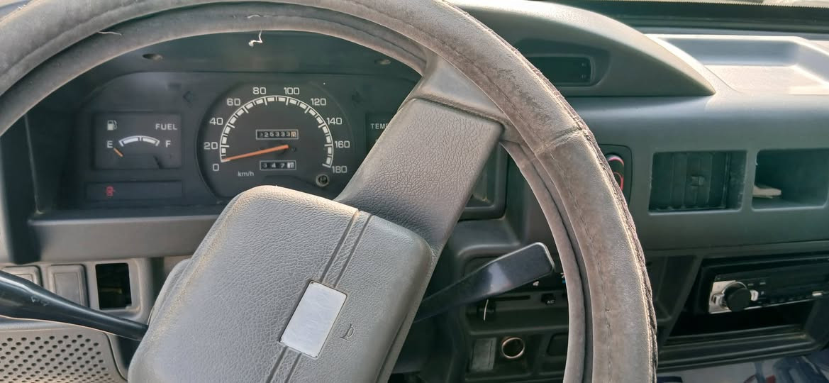 سلام عليكم ورحمة الله وبركاته 
من رخصه الادمن المحترم 
 للبيع باص ميستبوشي L300 
 موديل 2007 رقم سليمانيه هزه وفحص جديد 
سياره بأسمي نظيفه محرك جديد لاتنقيص ولا تبخير 

السعر 78 وبيه مجال قليل 
مكاني بغداد 

رقم تلفون *********** بيه واتساب
