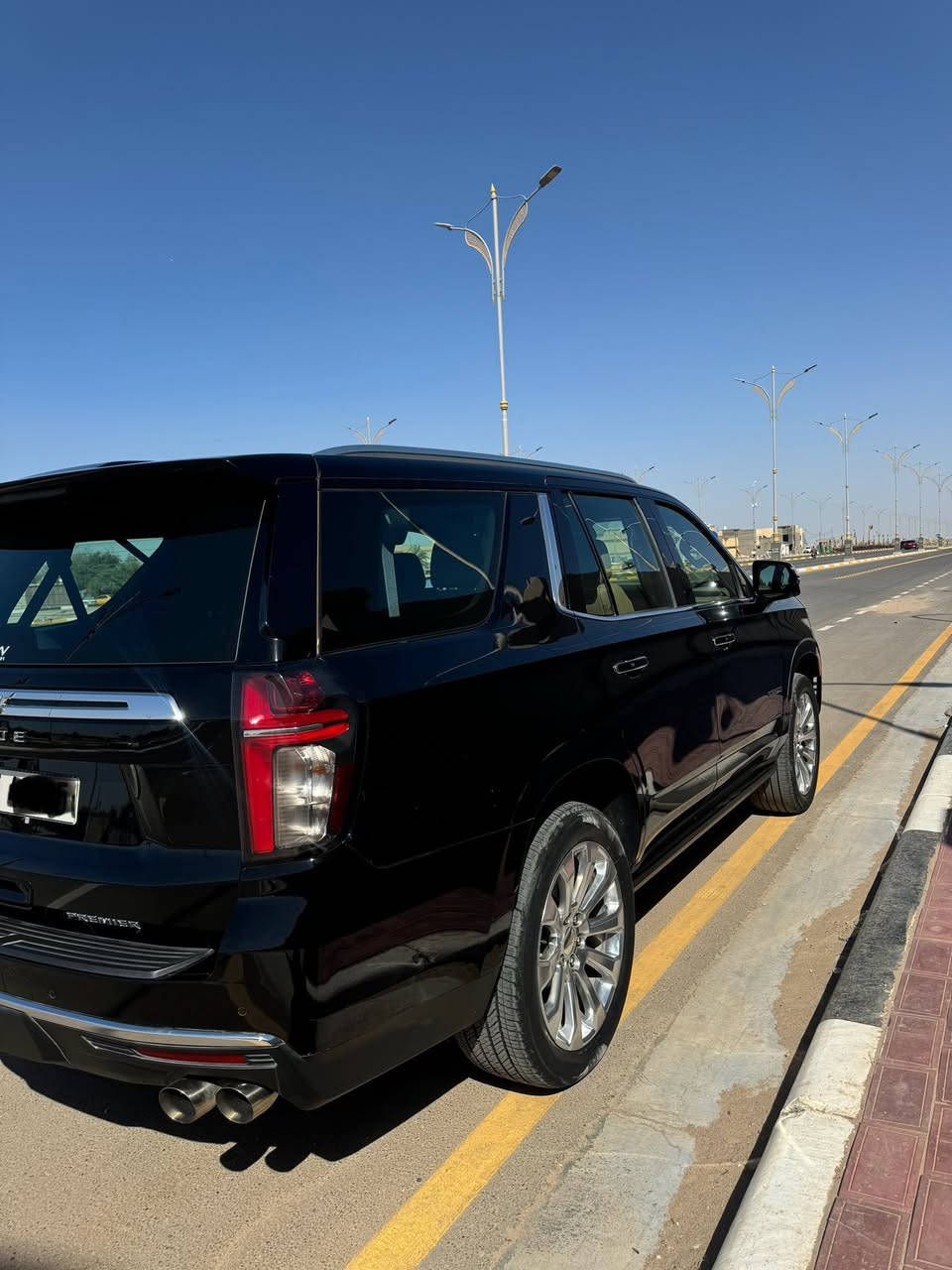 تاهو 2023 Premier
المواصفات الخارجية

 • سقف بانورامي
 • سقف أسود
 • مرايا جانبية كهربائية
 • صندوق كهربائي
 • صندوق بدون استخدام اليدين
 • كاميرا خلفية
 • كاميرا 360
 • كشافات ضباب
 • الضوء العالي التلقائي
 • المصابيح الأمامية LED
 • التشغيل عن بعد
 • جنط 4x4 دفع رباعي

الراحة والفخامة

 • تبريد المقاعد الأمامية
 • تدفئة المقاعد الأمامية
 • تبريد خلفي
 • تدفئة مقود القيادة
 • ذاكرة للمقاعد
 • تحكم أوتوماتيكي بدرجة الحرارة
 • مثبت سرعة
 • مثبت سرعة تكيفي
 • وضعيات قيادة
 • نظام تعليق هوائي

الشاشات والتقنيات

 • شاشة معلومات
 • Apple CarPlay
 • Android Auto
 • شاحن لاسلكي
 • نظام Bose الصوتي
 • عرض المعلومات على الزجاج الأمامي HUD
 • بصمة تشغيل
 • نظام بدء التشغيل الذكي

الأمان والسلامة

 • مراقبة النقطة العمياء
 • تحذير مغادرة المسار
 • تحذير الاصطدام الأمامي
 • نظام فرملة الطوارئ
 • رادار
 • مستشعرات وقوف
 • التحكم الإلكتروني بالثبات
 • مانع الانزلاق
 • التحكم على المنحدرات
 • 8 وسائد هوائية
 • مقعد تنبيه السلامة

المقاعد والمساحة

 • مقاعد الصف الثالث
 • مقاعد جلد فخمة
 • صندوق تبريد
السعر 55.000$ وبيه مجال 
 ***********
***********
***********
