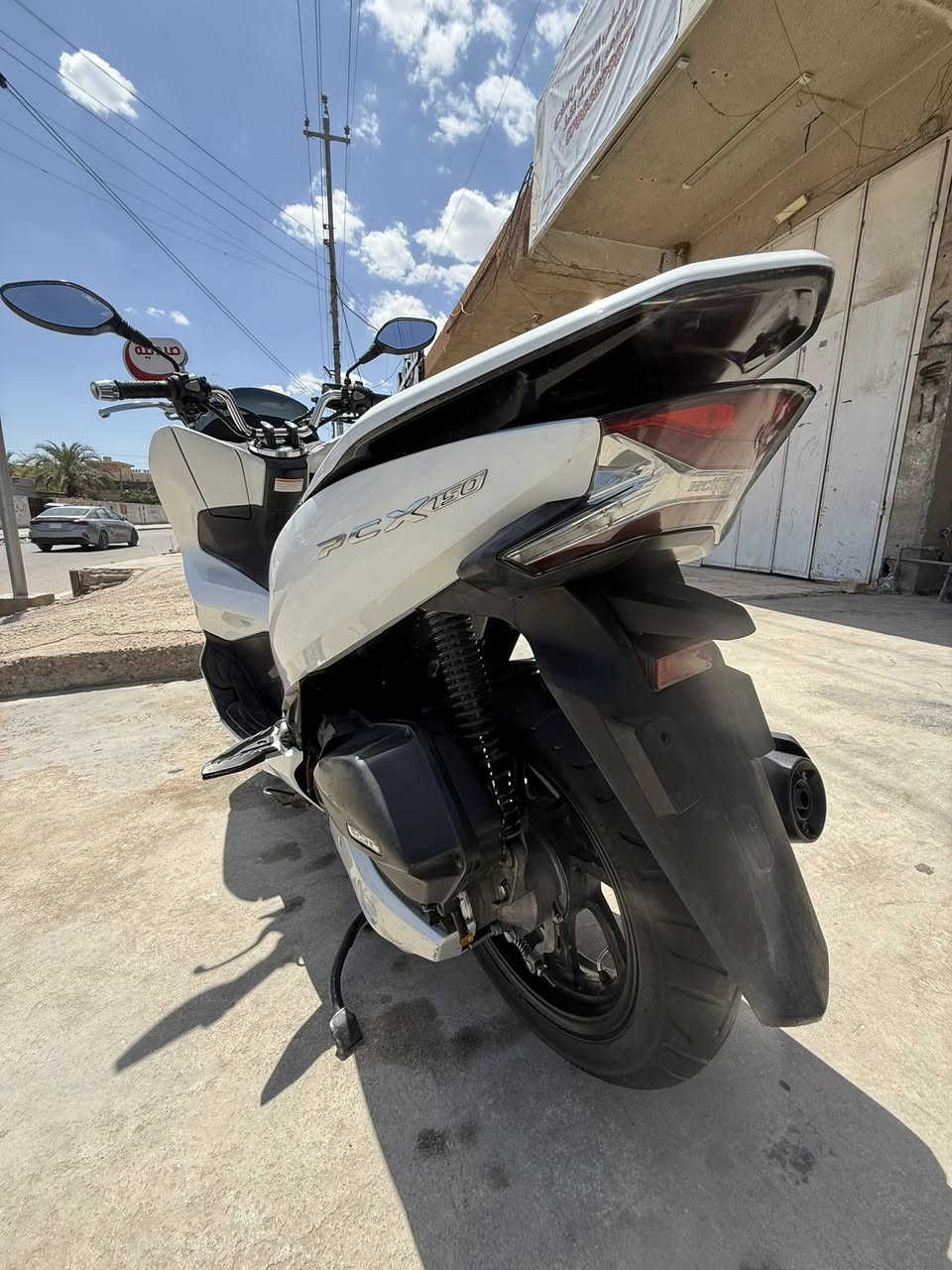 السلام عليكم
_دراجه pcx الجيل الثالث 
ياباني ياباني ياباني 

_محرك 150cc
_ماشيه 18 الف حقيقي 
_صارلها 4 اشهر من نازله 
_بصمه وحده 
_محركها يخبل برغي ما مفتوح بي 
_نضافتها 98‎%‎
_حساس زدحام 
_حساس أستان 
_دراجه نضيفه ومحركه حلو
السعر 23 بيها مجال حك الجيه لا اكثر دراجه حيل حلوه ونضيفه 

المكان:الشعب حي الجزائر  ***********
